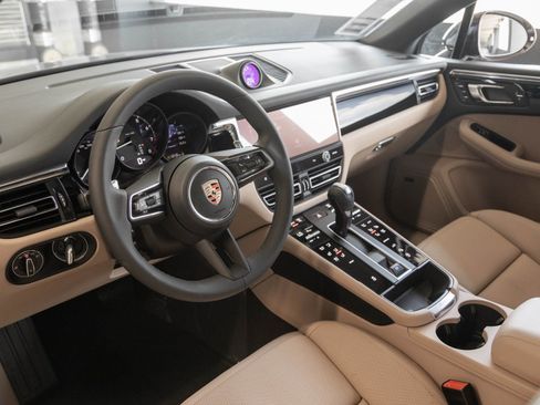 Certified 2026 Porsche Macan AWD/4WD image 4