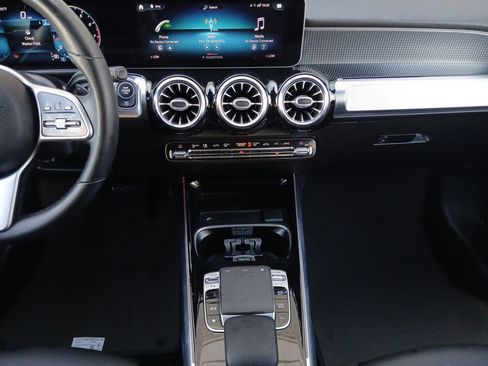 Used 2021 Mercedes-Benz GLB 250 image 3