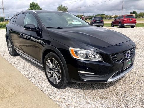 Used 2017 Volvo V60 T5 Cross Country w/ Convenience Package AWD/4WD image 4