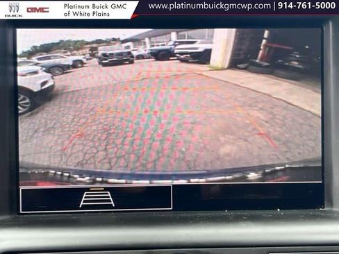 Used 2024 GMC Terrain SLE w/ Driver Convenience Package image 25