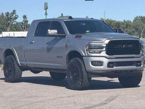 Used 2022 RAM 2500 Laramie w/ Night Edition AWD/4WD image 9