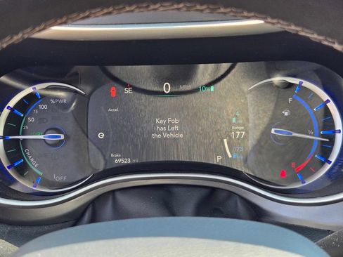 Used 2024 Chrysler Pacifica Limited FWD image 20