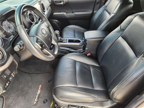 Used 2021 Toyota Tacoma TRD Off-Road image 14