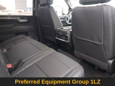 Used 2025 Chevrolet Silverado 3500 LTZ w/ LTZ Convenience Package image 20