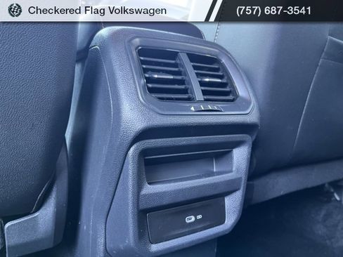 Used 2022 Volkswagen Taos SE image 28