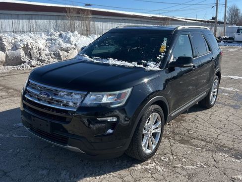 Used 2018 Ford Explorer XLT w/ Equipment Group 202A image 2