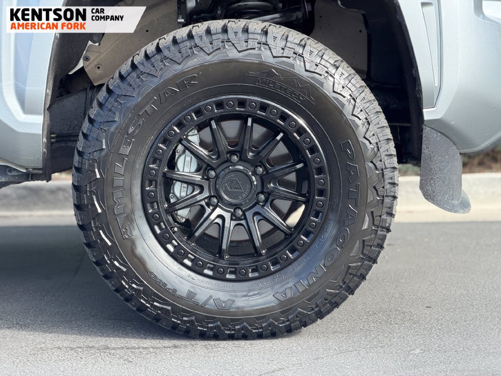 Used 2025 Toyota Tacoma SR5 AWD/4WD image 12