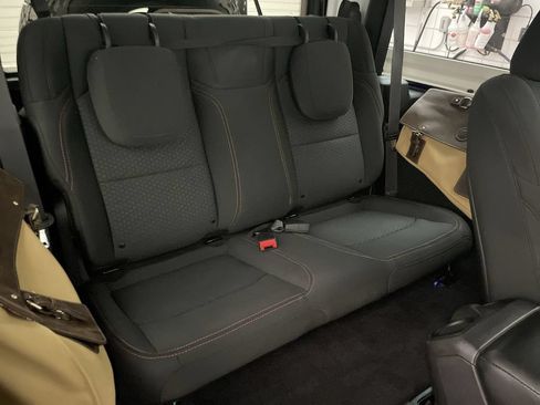 Used 2019 Jeep Wrangler Rubicon w/ LED Lighting Group AWD/4WD image 19