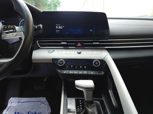 Certified 2023 Hyundai Elantra Limited FWD image 19