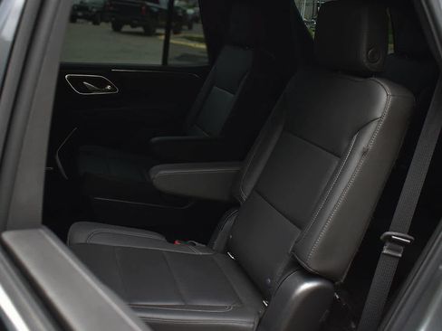 Used 2022 Chevrolet Tahoe LT w/ Luxury Package AWD/4WD image 10