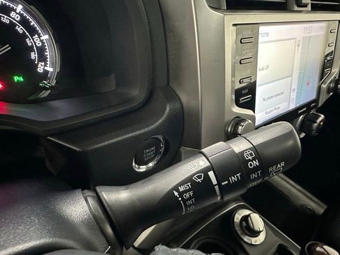 Used 2022 Toyota 4Runner Limited AWD/4WD image 22
