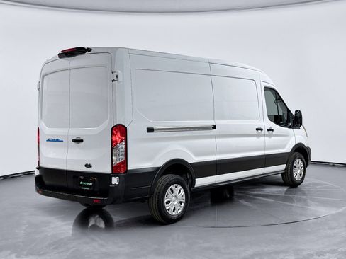 Used 2023 Ford E-Transit Medium Roof image 3