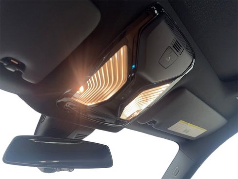 Used 2025 BMW 230i Coupe w/ M Sport Package image 69