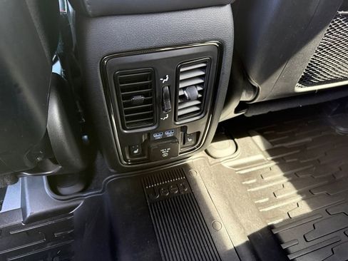 Used 2021 Jeep Grand Cherokee High Altitude AWD/4WD image 16