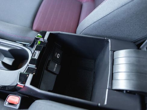 Certified 2025 Toyota Corolla SE image 24