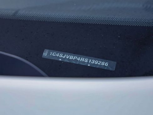 Certified 2024 Jeep Wagoneer Series II w/ Flexible Seating Group image 39