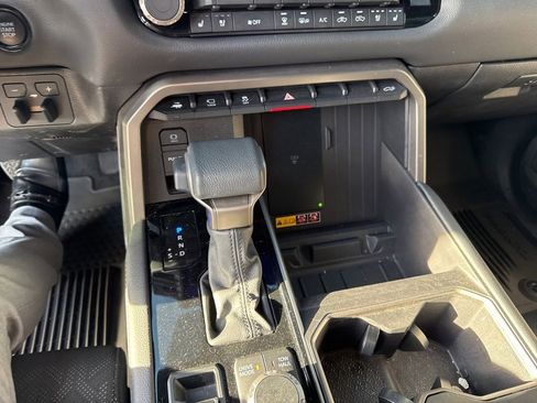 Used 2025 Toyota Tundra Limited image 31