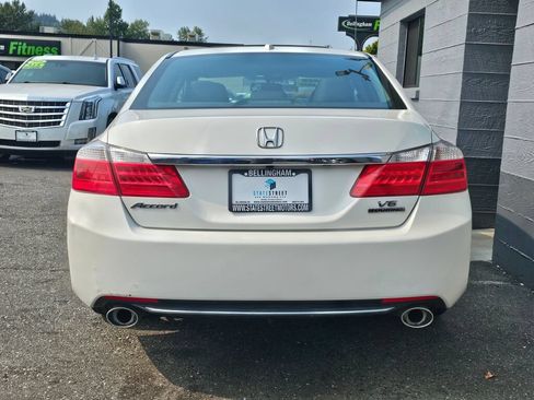 Used 2013 Honda Accord Touring image 4