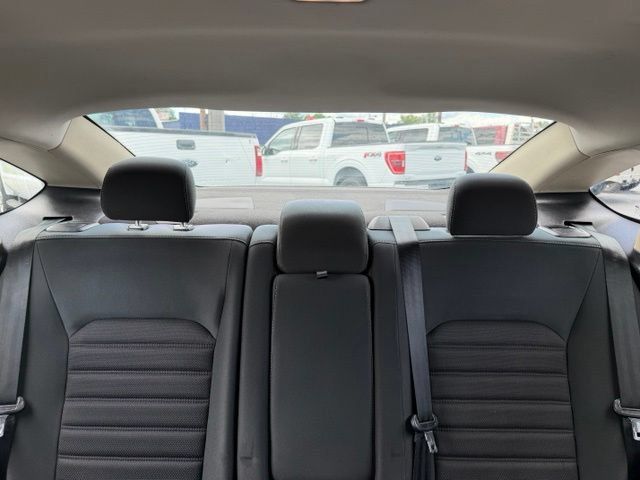 Used 2018 Ford Fusion SE w/ Fusion SE Technology Package FWD image 19