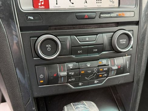 Used 2018 Ford Explorer XLT w/ Equipment Group 202A FWD image 17