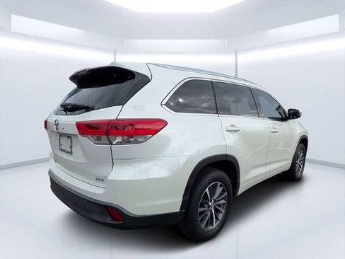 Used 2018 Toyota Highlander XLE FWD image 3