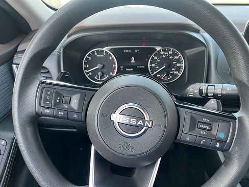 Used 2023 Nissan Rogue SV image 9