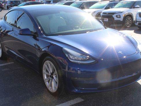 Used 2021 Tesla Model 3 Standard Range Plus image 4