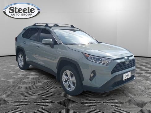 Used 2020 Toyota RAV4 XLE w/ Convenience Package image 3