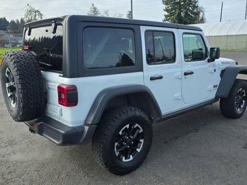 Used 2025 Jeep Wrangler Unlimited Rubicon image 4