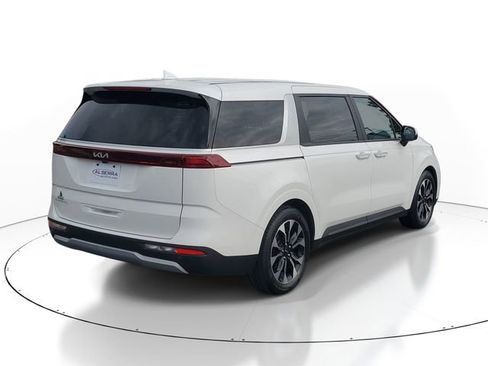 Used 2024 Kia Carnival EX FWD image 4