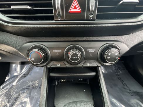 Used 2023 Kia Forte LXS w/ LXS Technology Package image 20