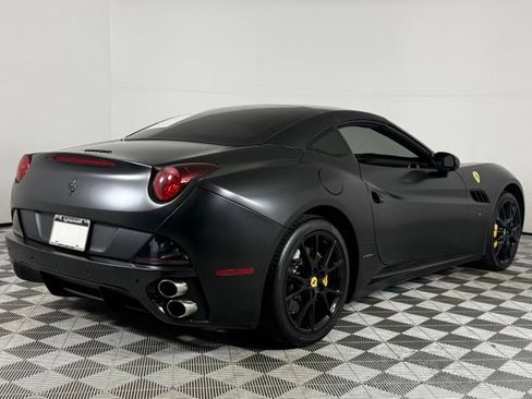 Used 2014 Ferrari California RWD image 9