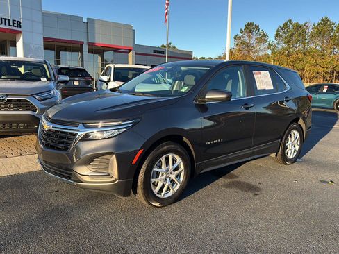 Used 2023 Chevrolet Equinox LT image 2