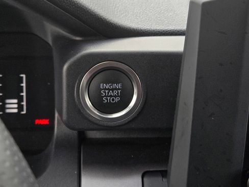 Used 2025 Toyota 4Runner SR5 AWD/4WD image 19