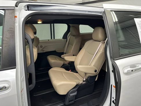 Used 2023 Toyota Sienna XLE FWD image 22