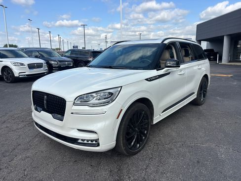 Used 2023 Lincoln Aviator Reserve w/ Equipment Group 201A AWD/4WD image 3