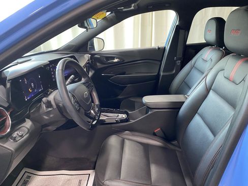 Used 2024 Chevrolet Trax RS w/ Sunroof Package FWD image 16