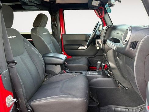 Used 2015 Jeep Wrangler Rubicon w/ Power Convenience Group image 4
