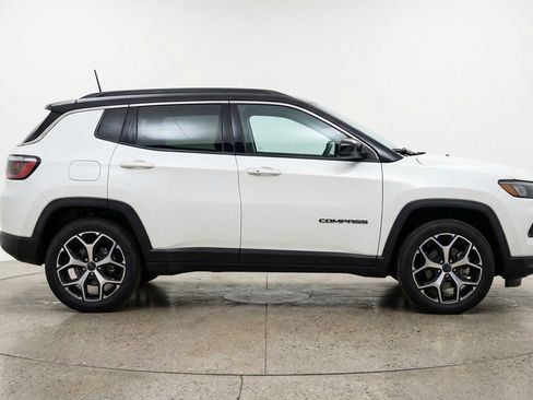 Used 2025 Jeep Compass Limited image 11