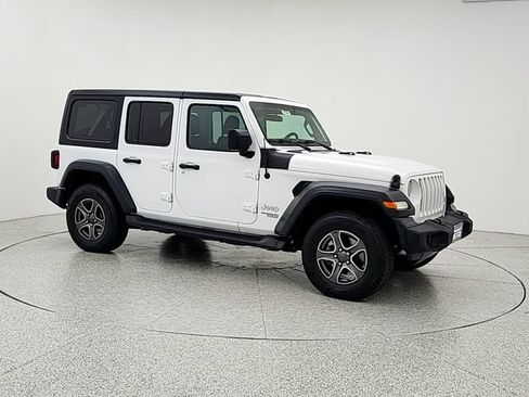 Used 2018 Jeep Wrangler Unlimited Sport S AWD/4WD image 3