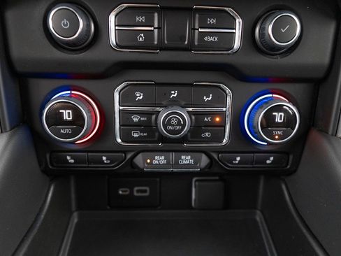 Used 2021 Chevrolet Suburban RST w/ Luxury Package image 33