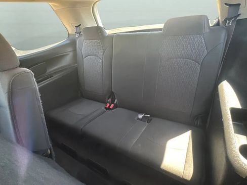 Used 2015 GMC Acadia SLE FWD image 27