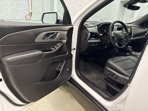 Used 2023 Chevrolet Traverse LT w/ LT Premium Package AWD/4WD image 13