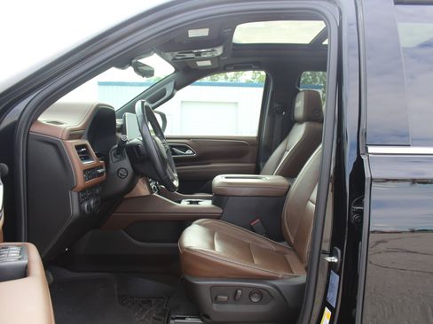 Used 2021 Chevrolet Tahoe High Country w/ Premium Package AWD/4WD image 16