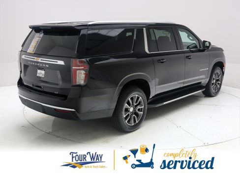 Used 2021 Chevrolet Suburban LT AWD/4WD image 4
