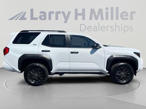 Used 2025 Toyota 4Runner SR5 AWD/4WD image 6