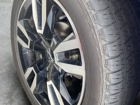 Used 2025 Chevrolet Traverse LT FWD image 36