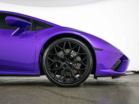 Used 2021 Lamborghini Huracan EVO RWD image 11