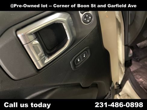 Used 2022 Jeep Gladiator Sport AWD/4WD image 16