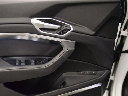 Used 2020 Audi e-tron Premium Plus image 9